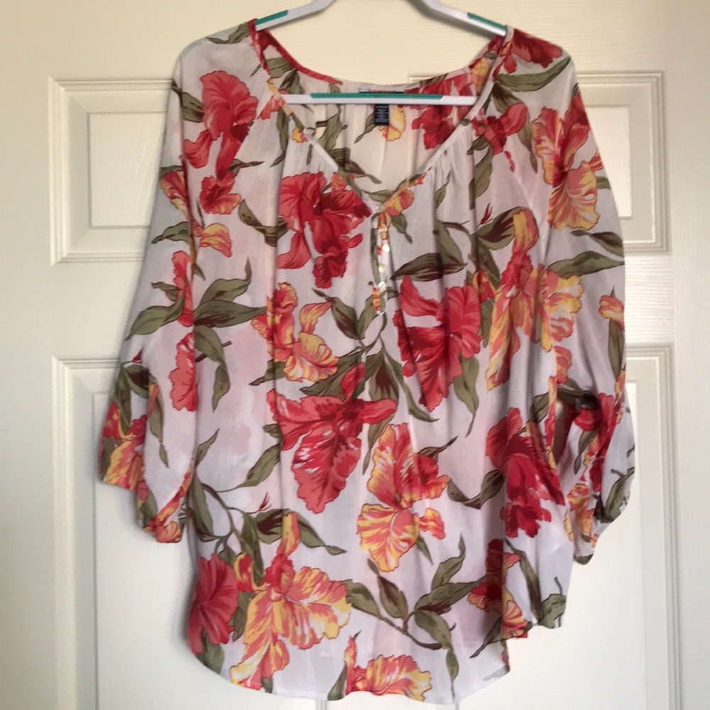 💜Tropical Flowery 1X Flowy Blouse 💜 3 for $15